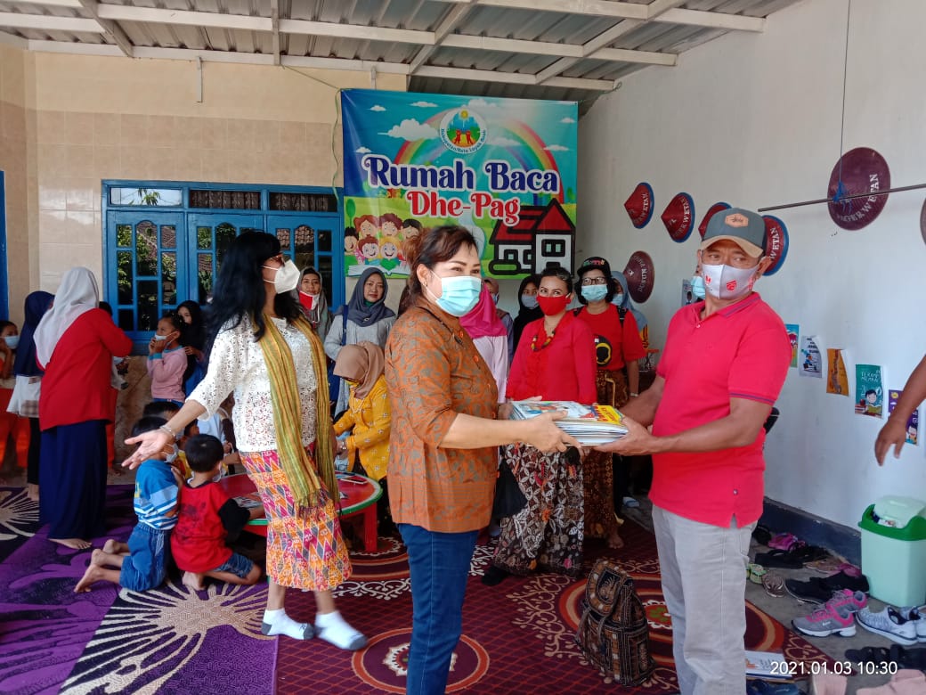 Awali 2021 Komunitas Sedulur Saklawase  Berbagi Buku Bacaan di Desa Pager Wetan Pasuruan