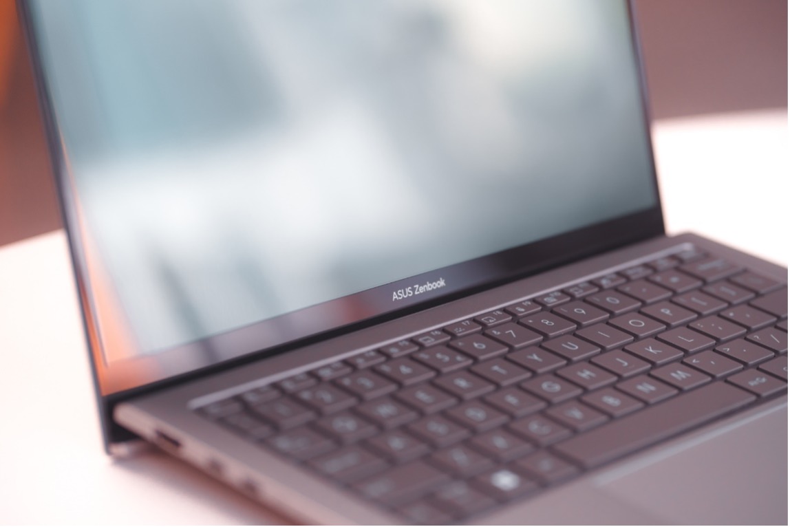 Laptop ZenBook S 13 OLED Tertipis dengan Port Penuh dengan Berat 1cm dan 1kg – KilasJatim.com