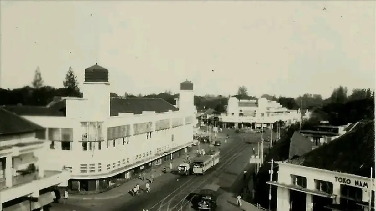 Toko Nam di Jalan Embong Malang