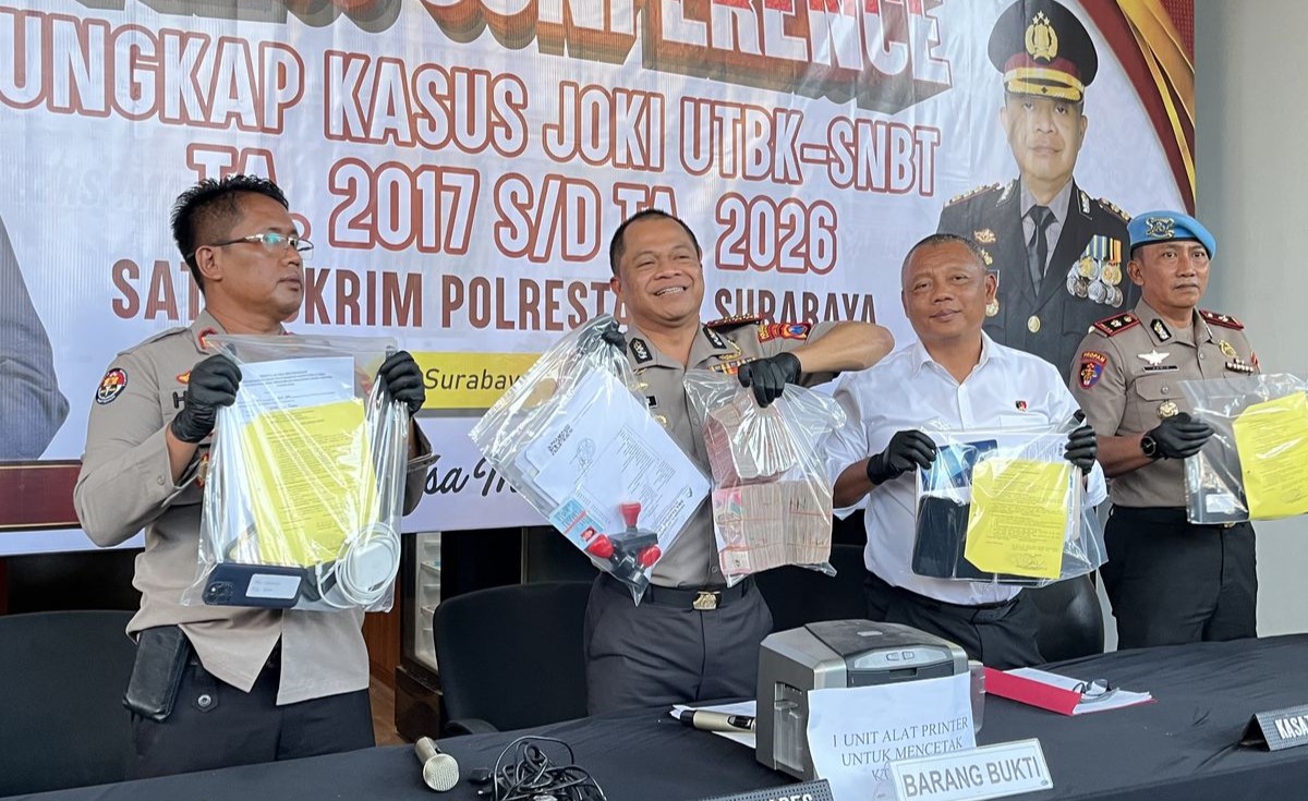 Polisi bongkar sindikat joki UTBK di Surabaya. Tarif joki tembus Rp 700 juta, 14 orang dijadikan tersangka.