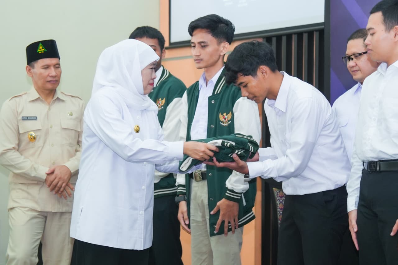 Khofifah Lepas 1.790 Siswa SMK Magang dan Kerja ke Luar Negeri