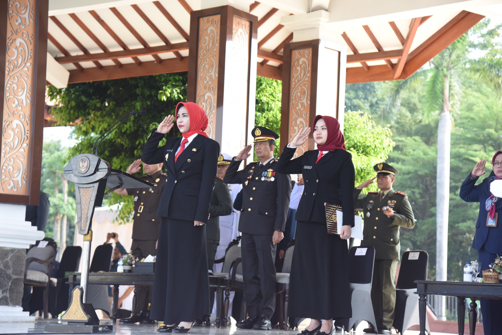 Wakil Bupati Mimik mengajak elemen masyarakat tidak lagi sebatas menjaga kedaulatan wilayah, tetapi juga menghadapi persoalan kedaulatan informasi dan transformasi digital