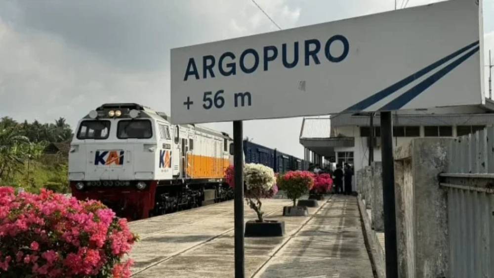KAI Logistik Uji Coba Kereta Angkutan Hasil Bumi Banyuwangi-Jakarta, Muatan Didominasi Buah Naga